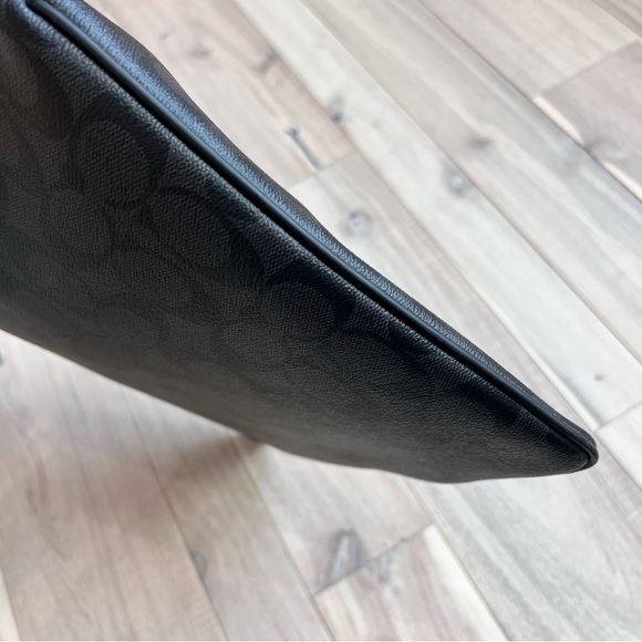 NWOT Coach Large Pouch Signature Canvas Shad - Picture 12 of 16